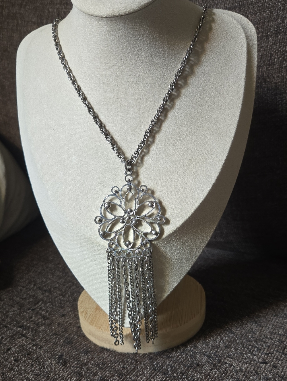 Vinage Silver Tone Floral Tassel Pendant Necklace 💫